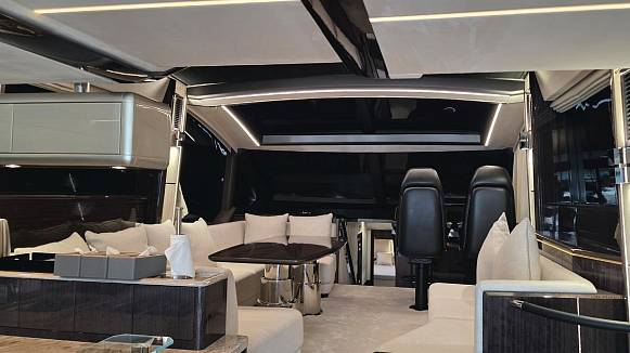 Яхта GALEON 700 SKY