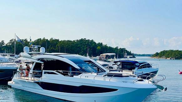 Яхта Galeon 650 Sky