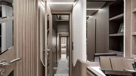 Яхта GALEON 800 FLY