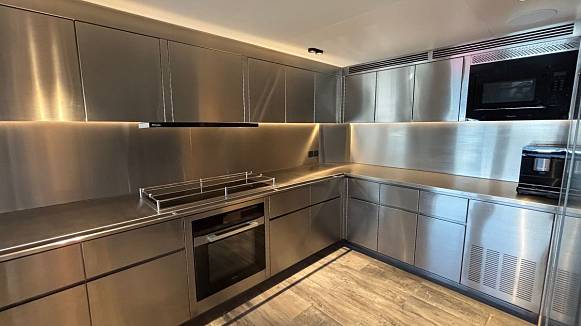 Яхта MAJESTY 112 TERRACE