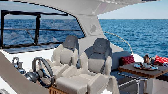 Яхта AZIMUT 45 ATLANTIS