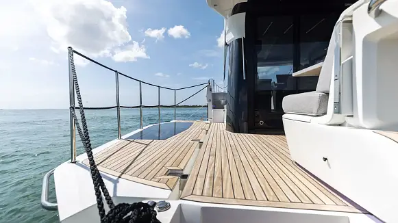 Яхта GALEON 450 HTC