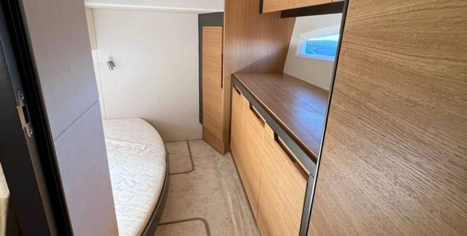 Яхта Galeon 325 HTS