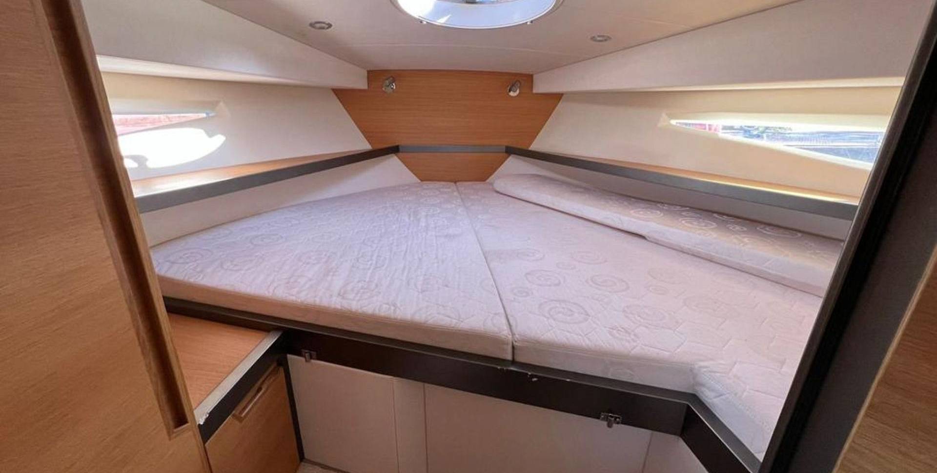 Яхта Galeon 325 HTS