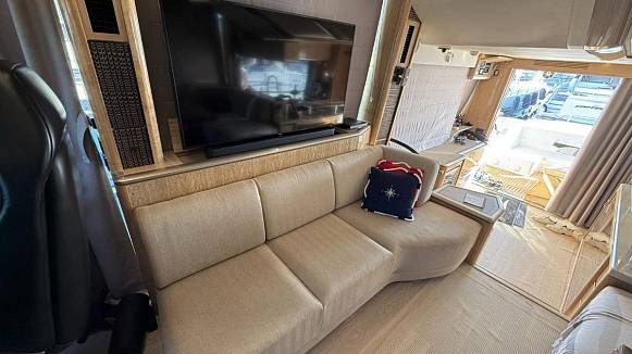 Яхта Galeon 700 Sky