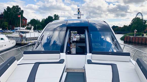 Яхта Galeon 650 Sky