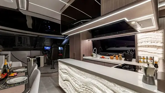 Яхта GALEON 800 FLY