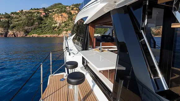 Яхта GALEON 500 FLY