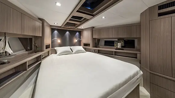 Яхта GALEON 550 FLY