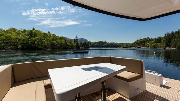 Яхта GALEON 460 FLY