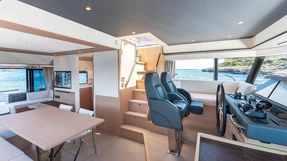 Яхта GRAND TRAWLER 62