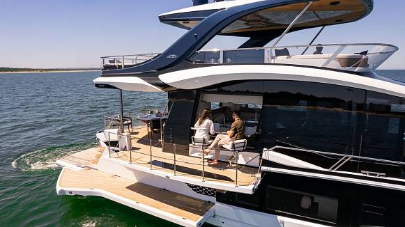 Яхта GALEON 620 FLY