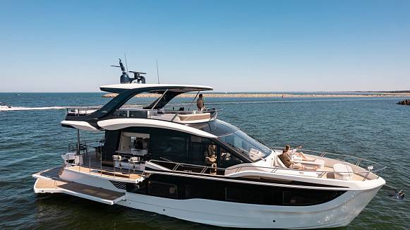 Яхта GALEON 620 FLY
