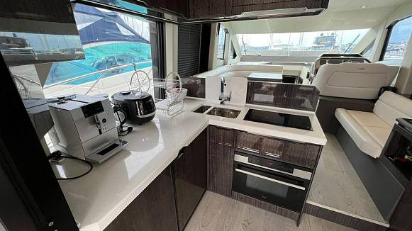 Яхта GALEON 460 FLY