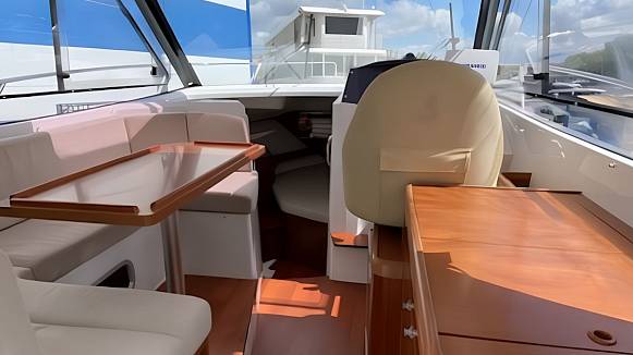 Яхта Beneteau Antares 8.80