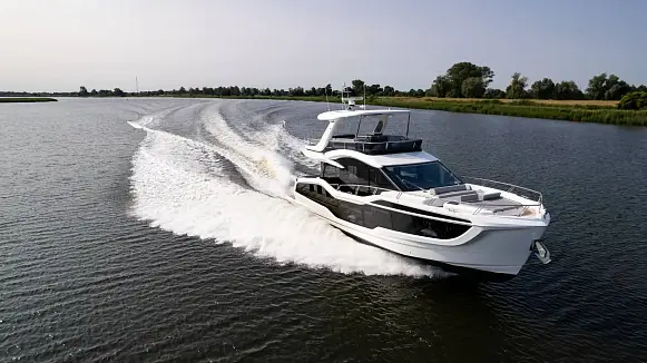 Яхта GALEON 560 FLY