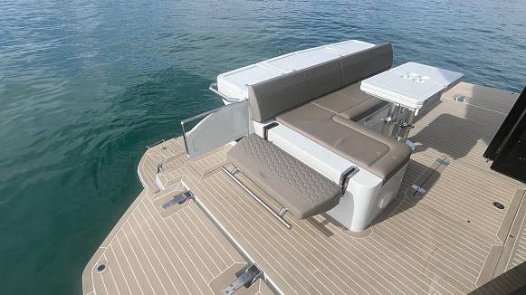 Яхта GALEON 400 FLY