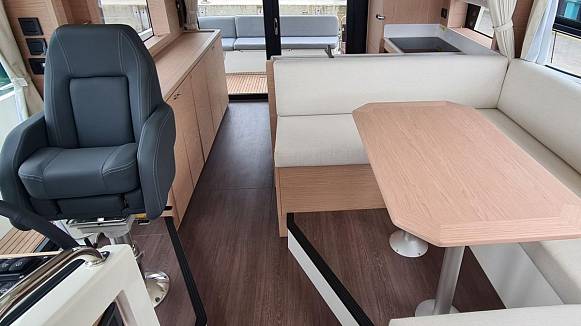 Яхта Swift Trawler 48 Fly