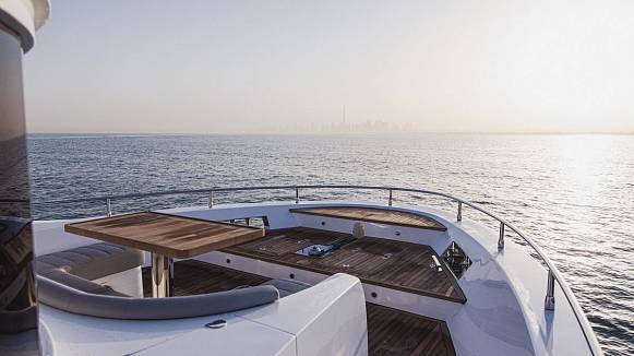 Яхта Nomad 70 SUV