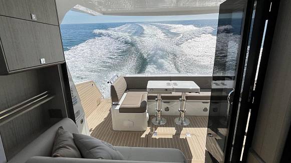 Яхта GALEON 400 FLY