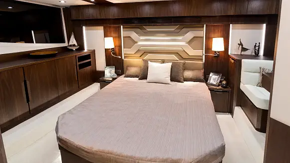 Яхта GALEON 500 FLY