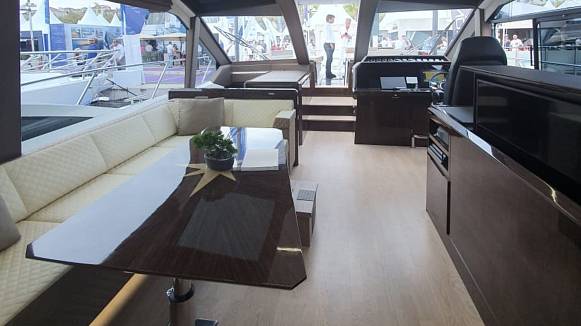 Яхта GALEON 640 FLY