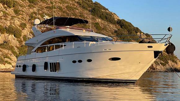 Яхта PRINCESS 72
