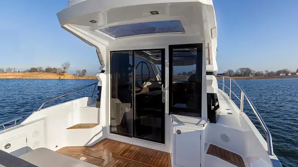 Яхта GALEON 310 HTC