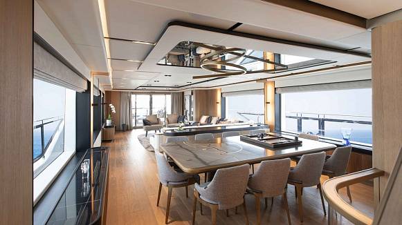 Яхта Majesty 111