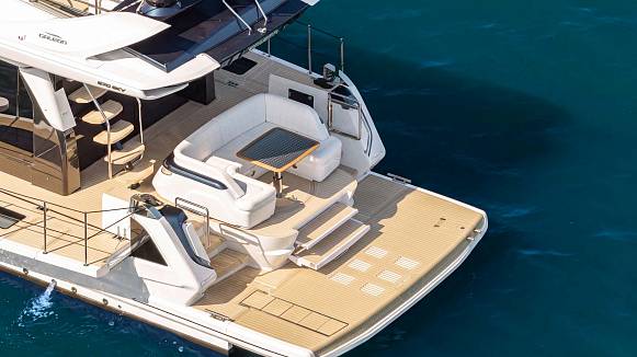 Яхта GALEON 570 SKY