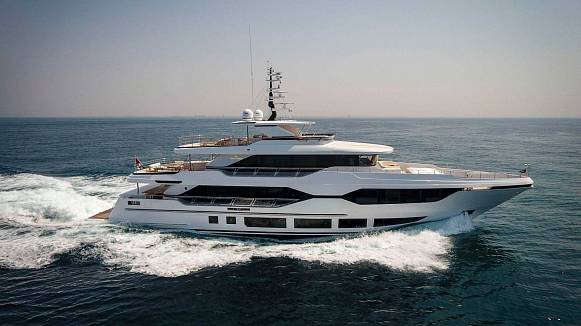 MAJESTY 120 yacht