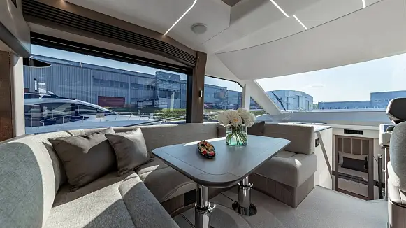 Яхта GALEON 560 FLY