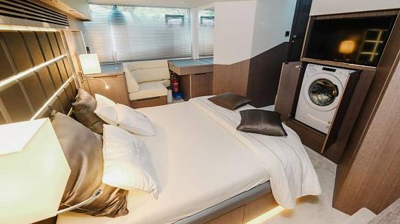 Яхта GALEON 500 FLY