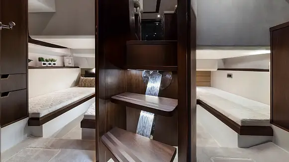 Яхта GALEON 420 FLY