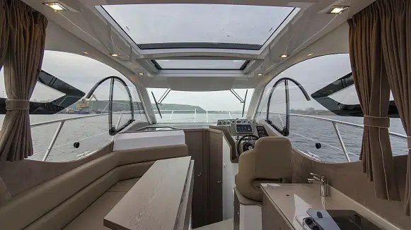 Яхта GALEON 310 HTC