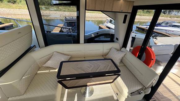 Яхта Galeon 440 FLY