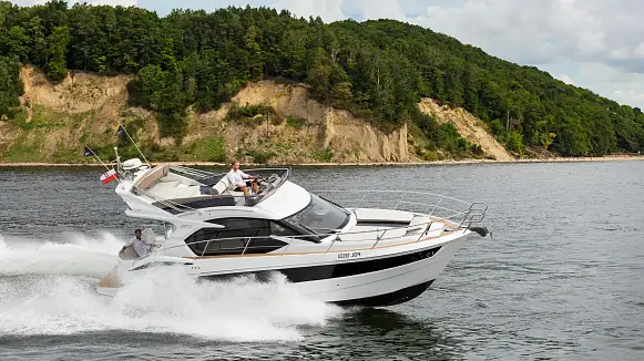 Яхта GALEON 360 FLY