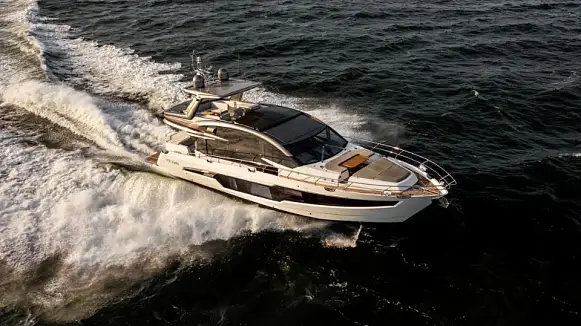 Яхта GALEON 700 SKY
