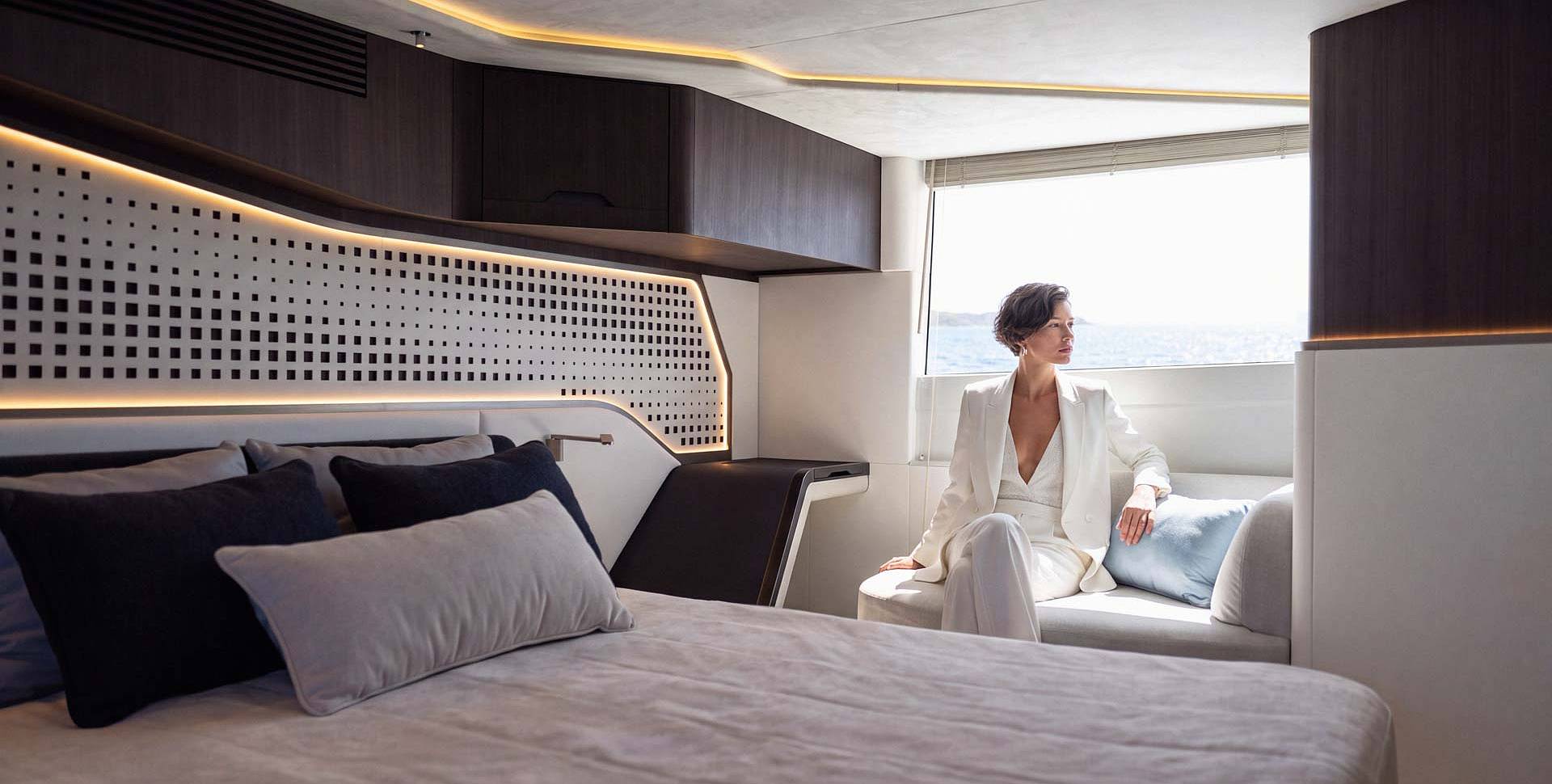 Яхта GALEON 570 SKY