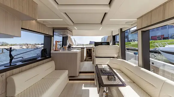 Яхта GALEON 440 FLY