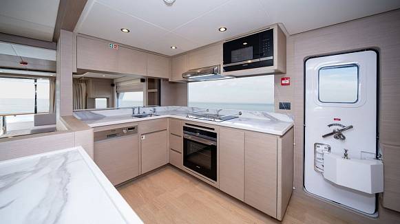 Яхта NOMAD 75 SUV