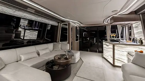 Яхта GALEON 800 FLY