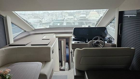 Яхта GALEON 560 FLY