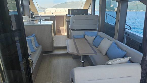 Яхта GALEON 440 FLY