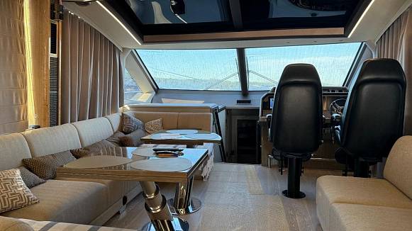 Яхта Galeon 700 Sky