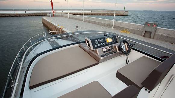 Яхта GALEON 420 FLY