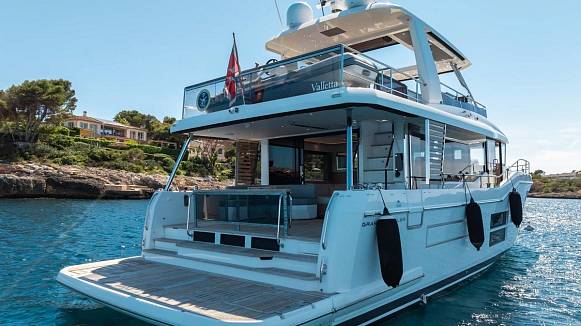 Яхта GRAND TRAWLER 62