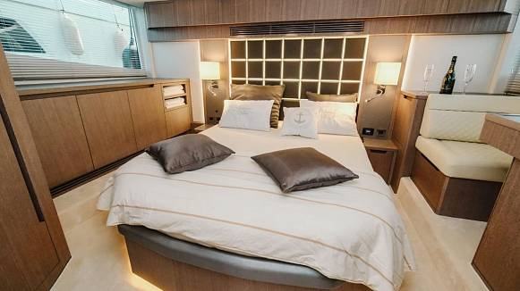 Яхта GALEON 500 FLY