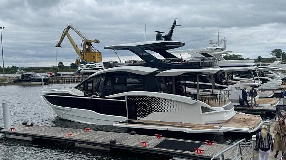 Яхта GALEON 620 FLY