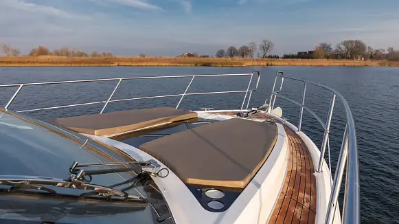 Яхта GALEON 360 FLY